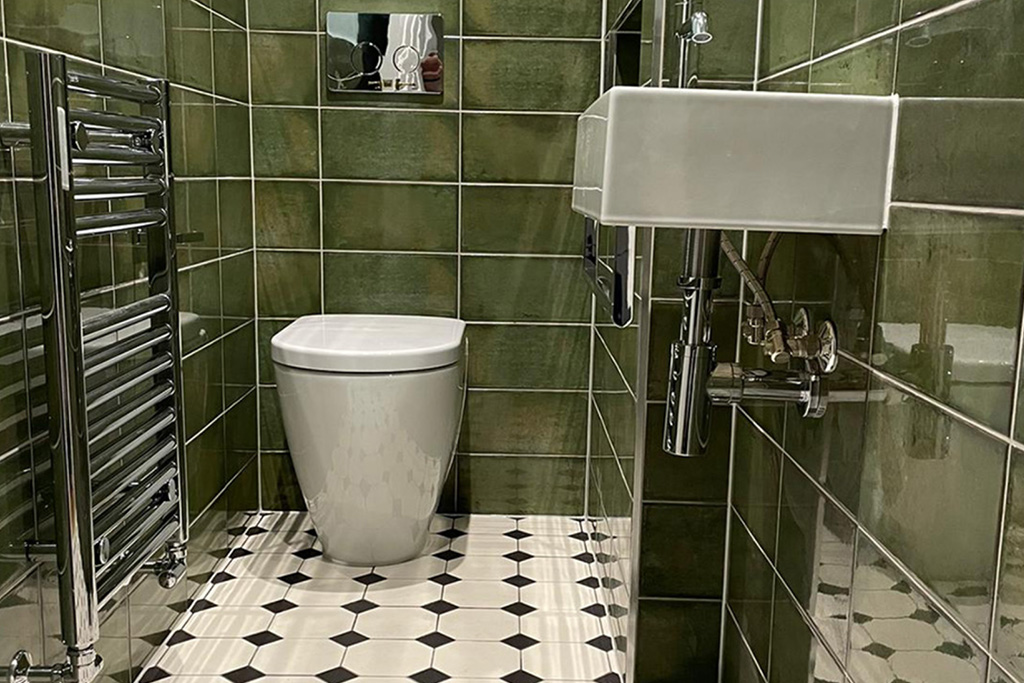 Bold and Opulent Cloakroom Bathroom in Greenwich