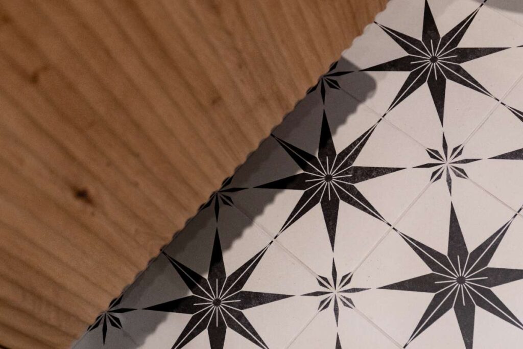 patterned-bathroom-floor-tiles-black-white-star-design.jpg